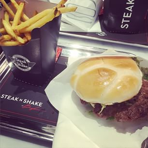  Troooop bon ces hamburgers #steaknshake. Une pensée pour @ajaccio.tourisme ;) 
