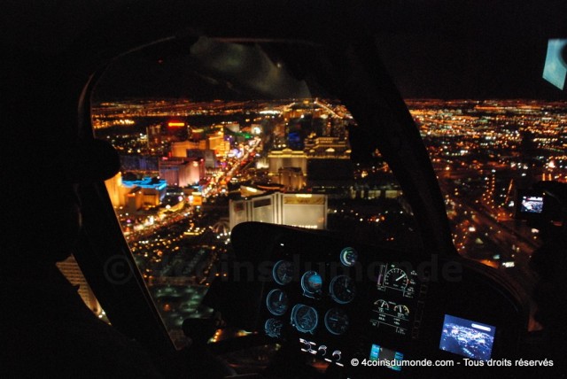 Voler au dessus de Las Vegas et de son strip de nuit pour une vue magnifique !