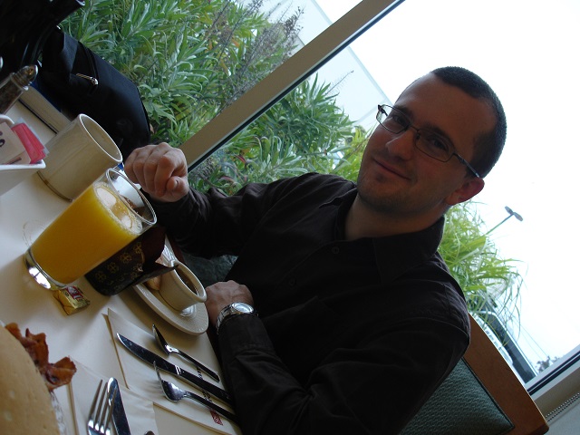 xavier au petit déjeuner de notre hotel a San Francisco